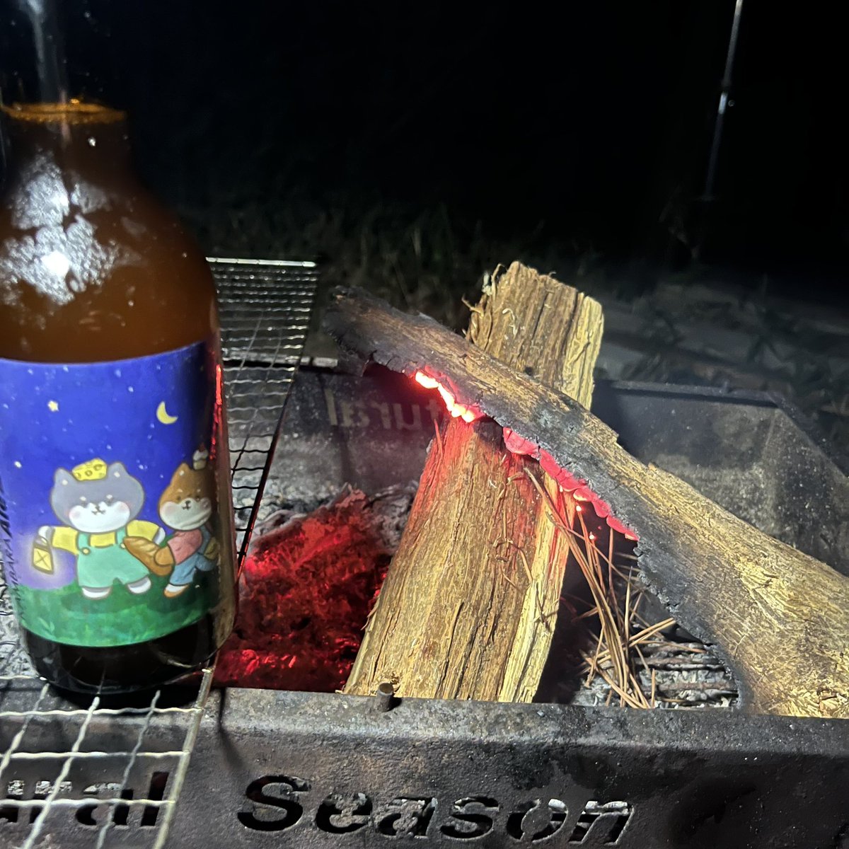 TSURATSURA_web's tweet photo. 子どもらが寝たのでここからはソロキャン⛺️🔥
#むきしば
#HORSEHEAD_LAB
#クラフトビール https://t.co/PsdPONNFjQ