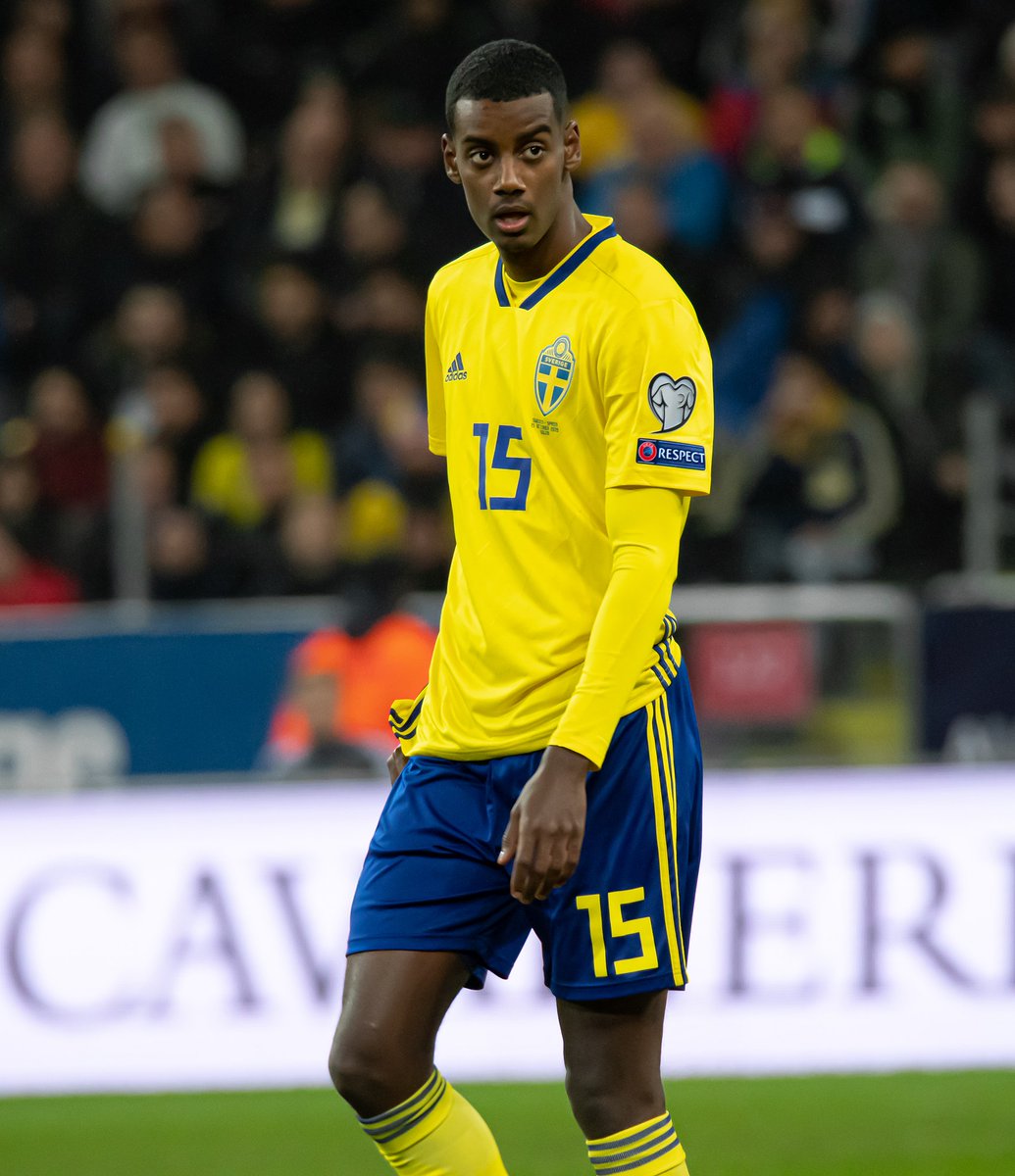 Gacardone17's tweet photo. Un altro attaccante svedese che vedrei bene in maglia azzurra 
#Manna prendi uno tra #Isak e #Gyokeres, presentazione ad Afragola, IKEA https://t.co/SunPmLTkaS
