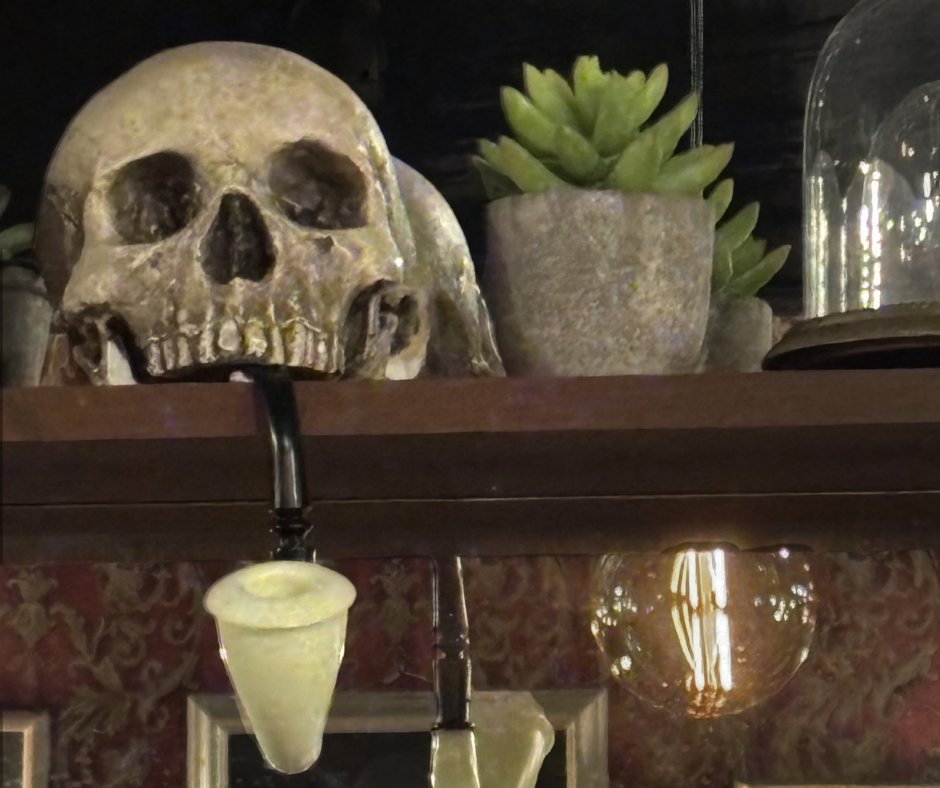 The devil’s in the details 🗝️

zoom in on the finer details of Sherlock’s world - the deeper you look, the more you’ll discover 🔍

#sherlockescaperoom #sherlockholmes #escaperoom #london #immersive