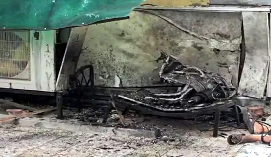 Bhupend29375158's tweet image. गाजियाबाद में AC गैस रिफिलिंग के दौरान जोरदार धमाका, 1 की मौत; दूसरा गंभीर घायल axismetro.in/?p=25350 @Ghaziabadpolice #Ghaziabad #Massiveexplosion #ACgasrefilling #1dead