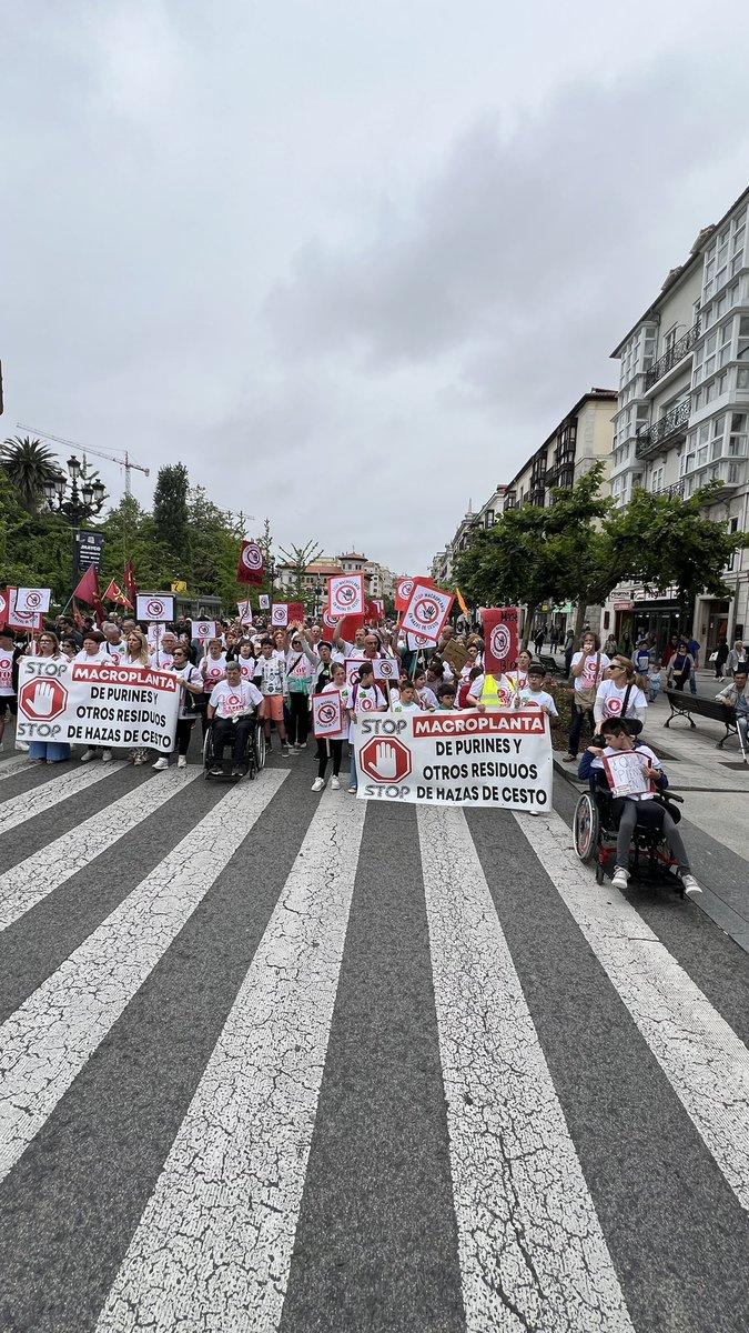 stopmacroplanta's tweet photo. Marchamos en santander en contra de las macroenergeticas
#StopBiogas31Mayo #nobiogas#stopmacroplantas https://t.co/TiKMzeECFk