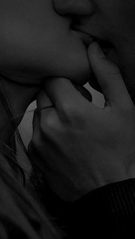 MassimoT_fk's tweet photo. 757 giorni di puro amore, alti e bassi, litigate, distacchi, di tutto e di più, ma nonostante ciò, siamo ancora mano nella mano, ti amo.
757 giorni di noi🖤 https://t.co/VnCDHKeId4