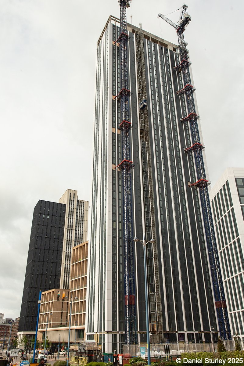 Daniel_Sturley's tweet photo. #Birmingham UK, 4 from the #construction of One Eastside π
#BirminghamWeAre #NearlyFinished
#SkyScraperTwo
#Architecture #AllStyles
#Photography https://t.co/naJOt6azpv