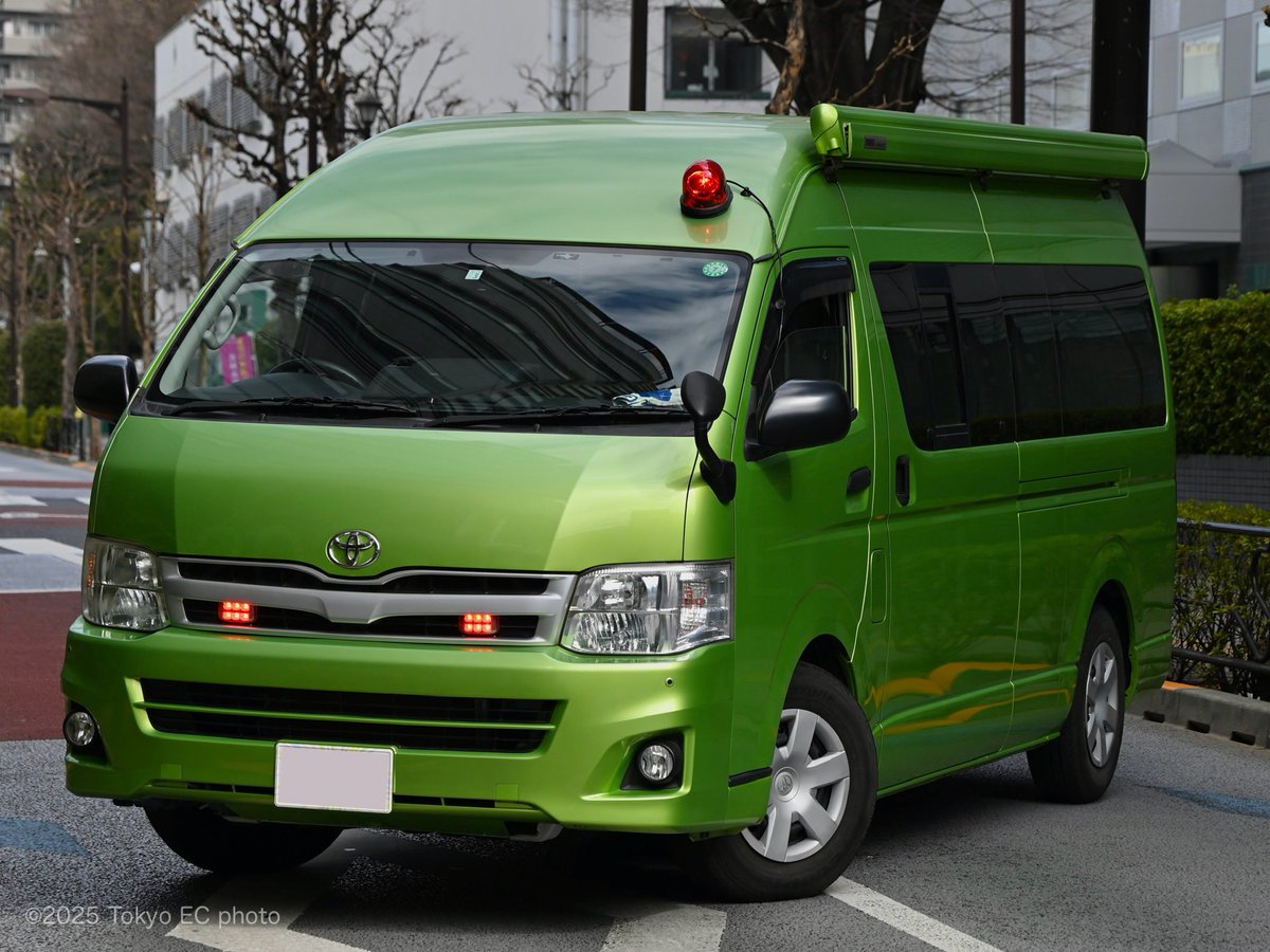 TokyoECPhoto's tweet photo. 警視庁　所轄警察署
安全教育兼交通広報車

トヨタ　200系ハイエース https://t.co/6A0S3FkazI