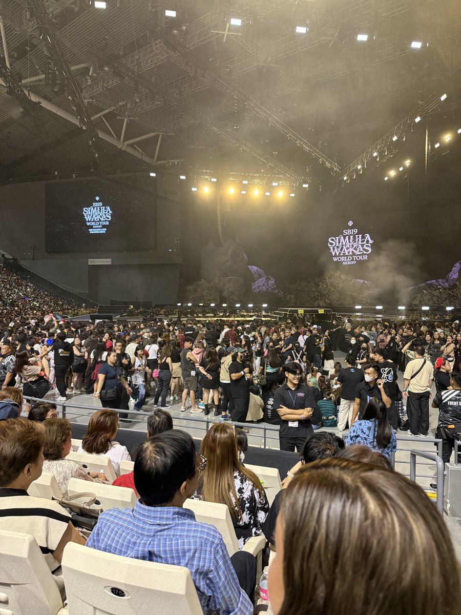 Wooohoooo! Nakakaiyak ang dami ng tao!!!! 
 #SaWWorldTourPH