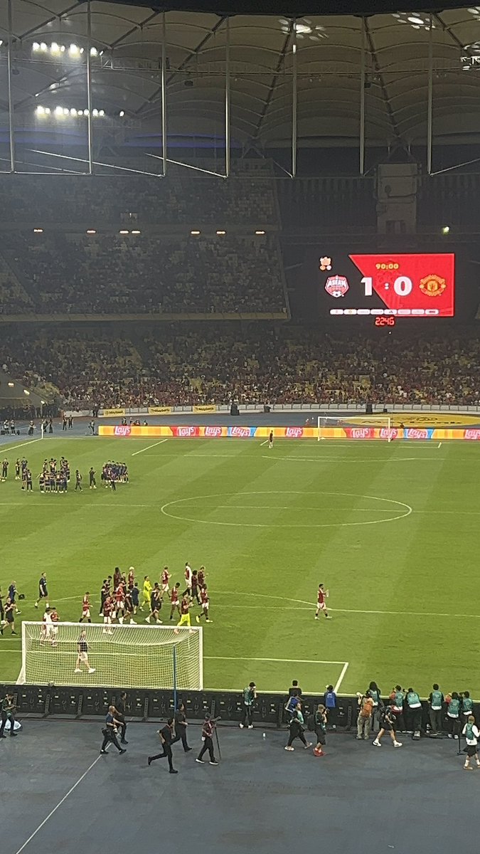 _haiqaly's tweet photo. post-game the other day, what happened to my team :( https://t.co/KuSSRUmLSC