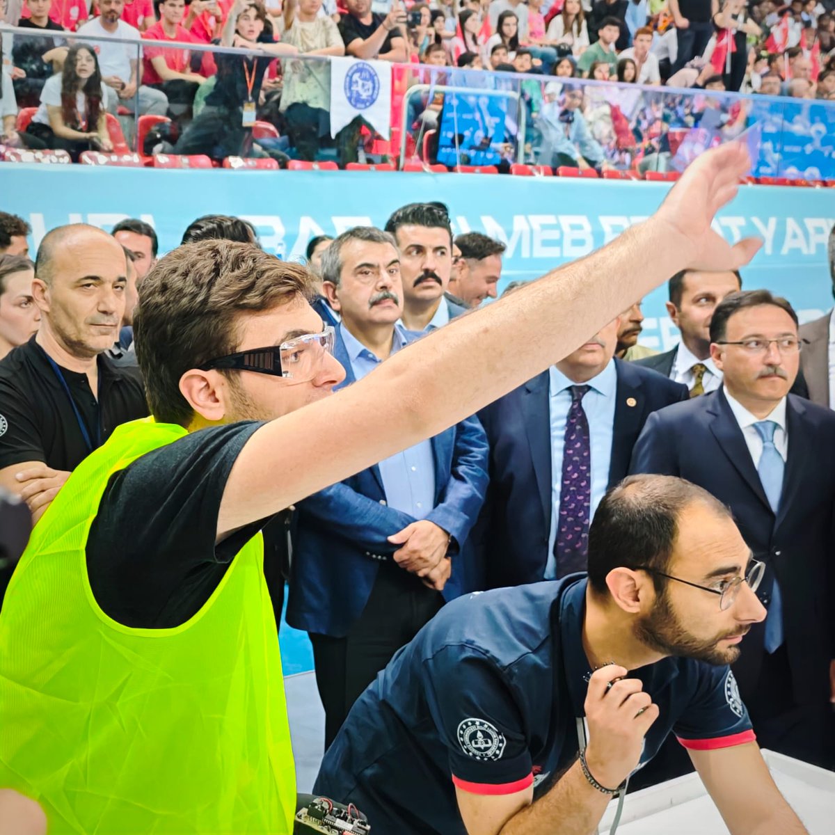 mebrobot's tweet image. 🤖 17. Uluslararası MEB Robot Yarışması geçmişte olduğu gibi bu yıl da güzel hatıralarla 🗓️ 21-24 Mayıs tarihleri arasında 📍 Kayseri'de gerçekleştirildi.

#MEBRobot