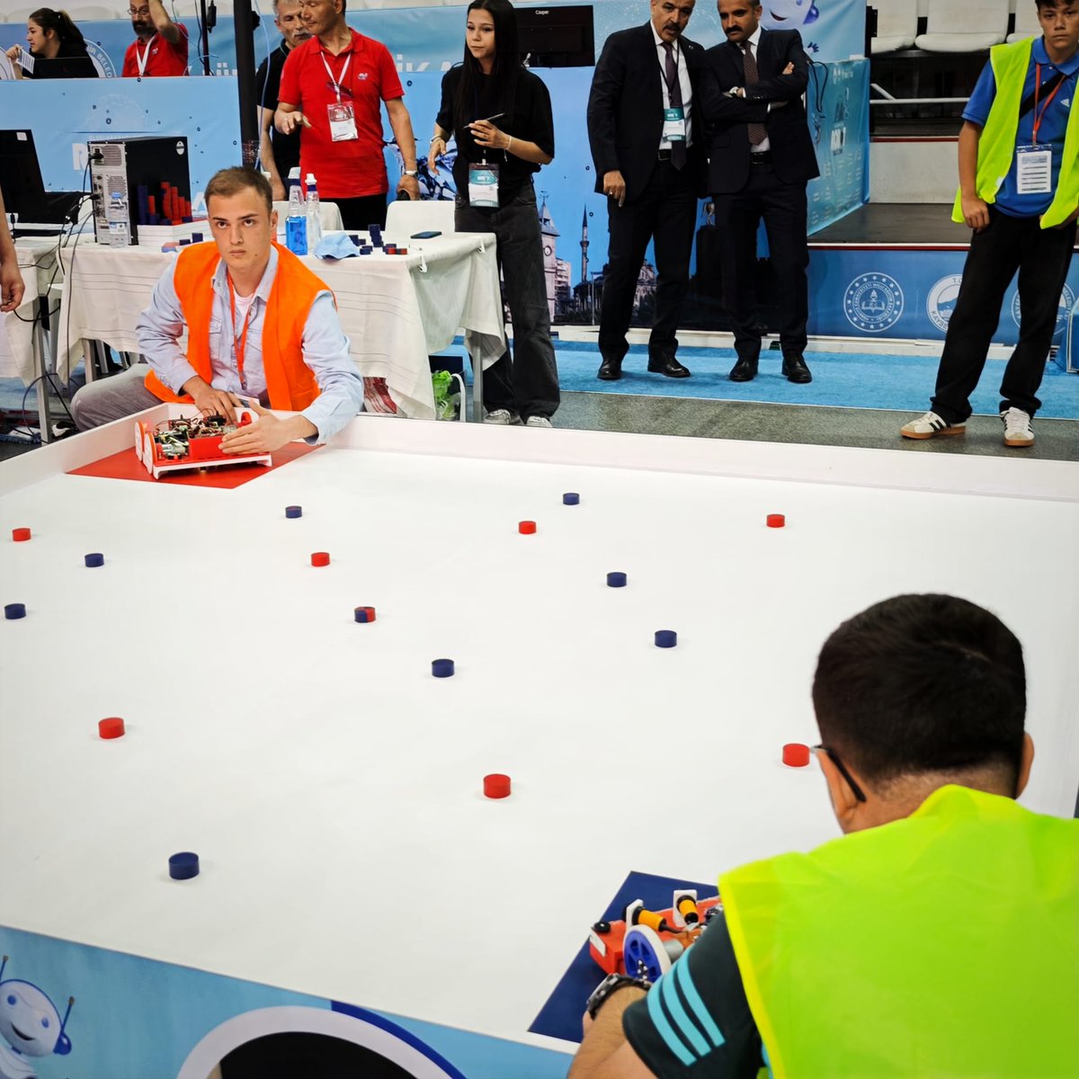 mebrobot's tweet image. 🤖 17. Uluslararası MEB Robot Yarışması geçmişte olduğu gibi bu yıl da güzel hatıralarla 🗓️ 21-24 Mayıs tarihleri arasında 📍 Kayseri'de gerçekleştirildi.

#MEBRobot