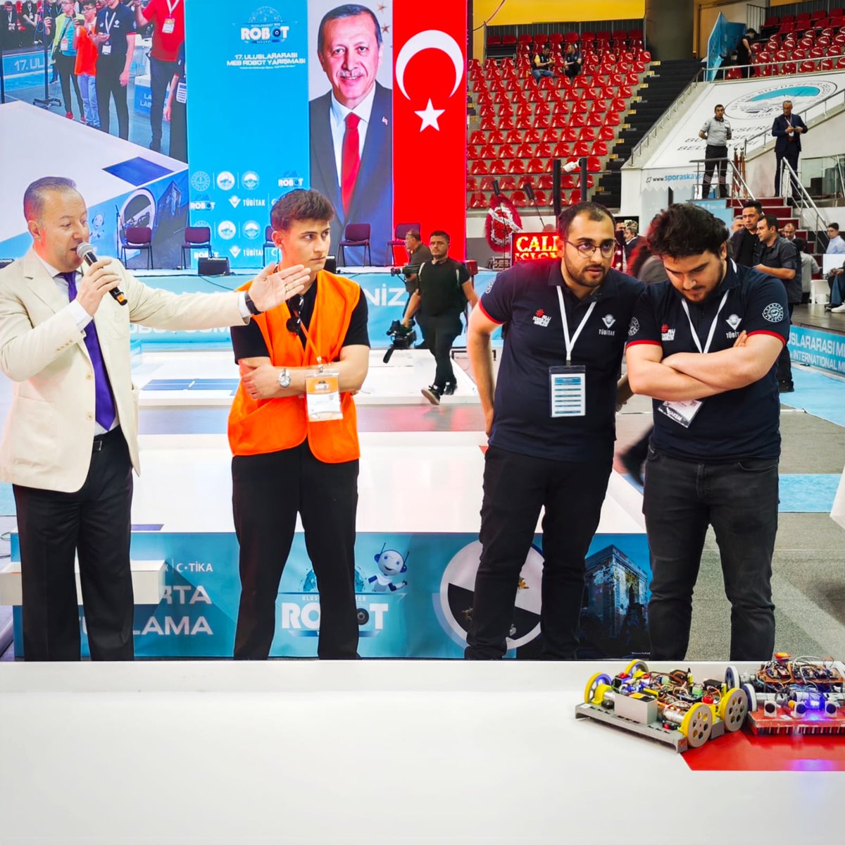 mebrobot's tweet image. 🤖 17. Uluslararası MEB Robot Yarışması geçmişte olduğu gibi bu yıl da güzel hatıralarla 🗓️ 21-24 Mayıs tarihleri arasında 📍 Kayseri'de gerçekleştirildi.

#MEBRobot