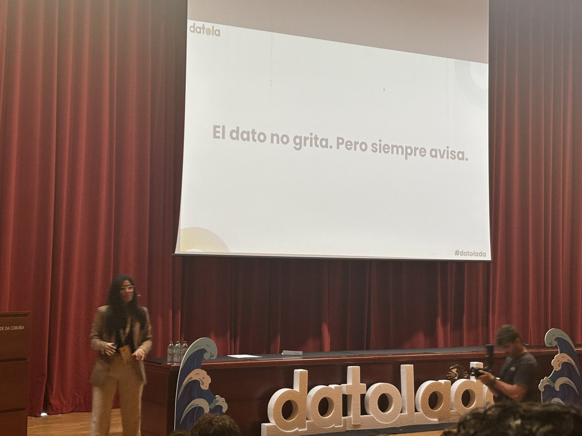 Me encanta la frase “El dato no grita. Pero siempre avisa” de Valeria Colombo #datolada