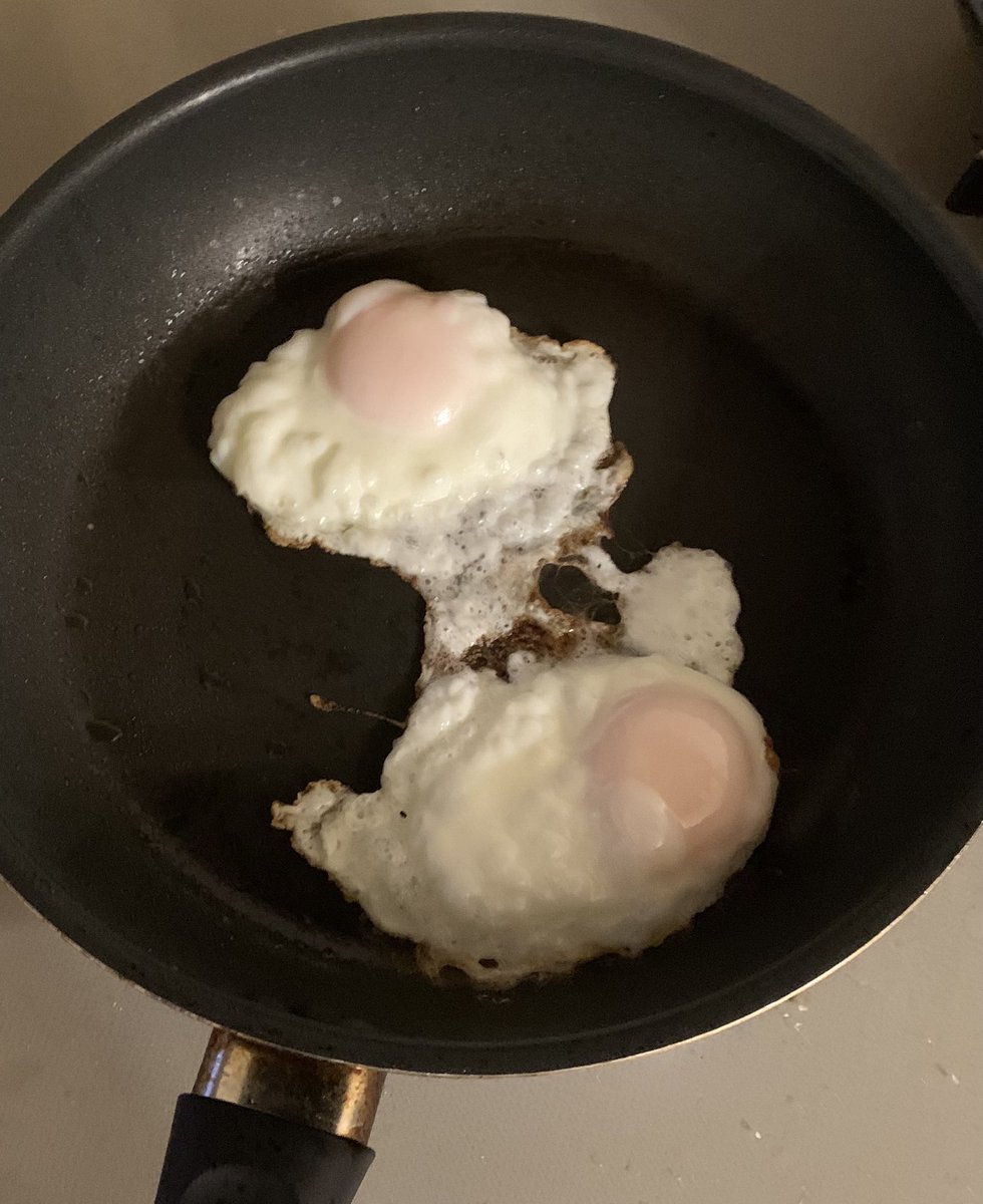 zenza_drowing's tweet image. あげられる絵がないので私の作った激キモ目玉焼きを掲載