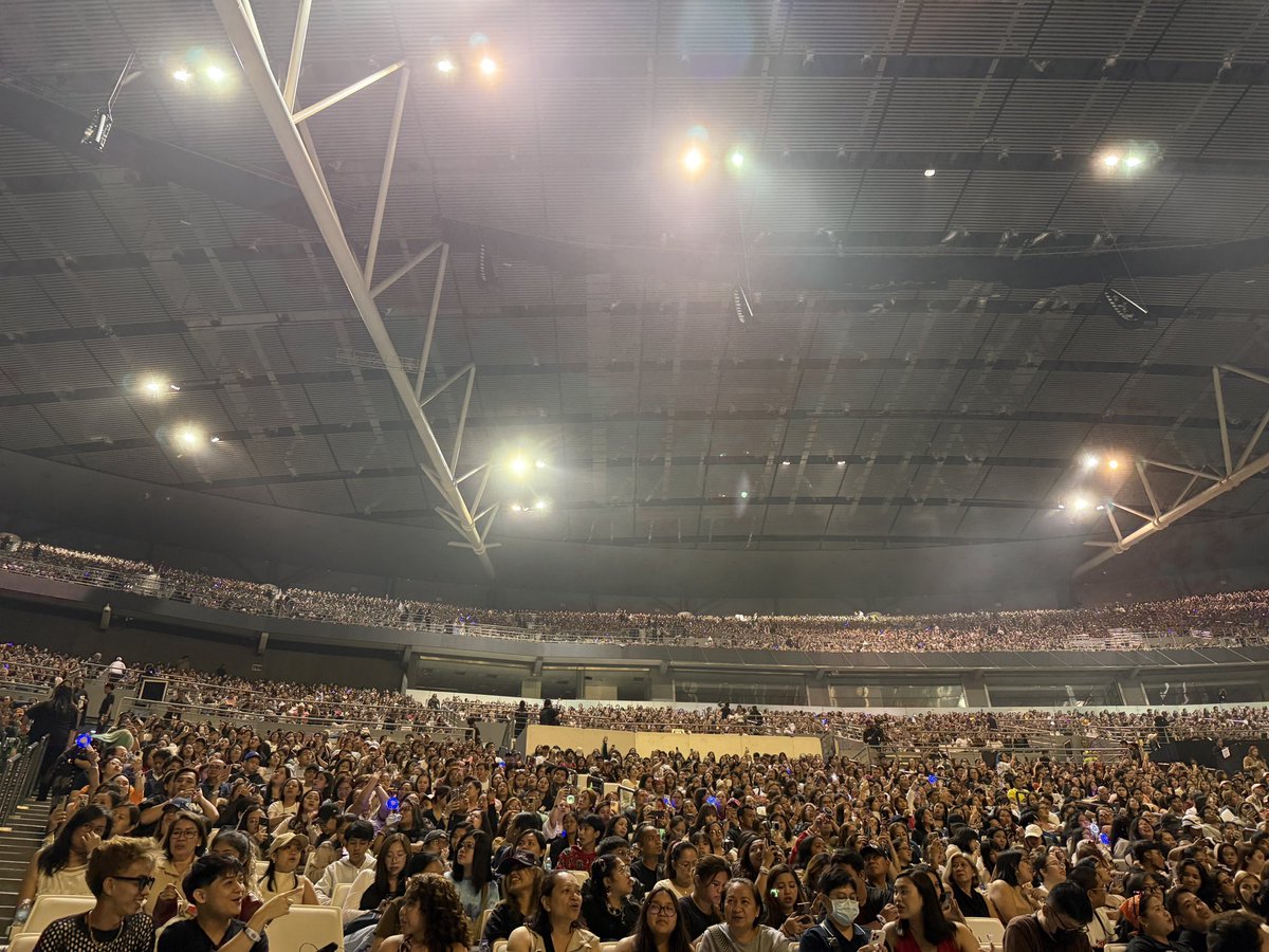 Grabe ang A'tin! And dumagundong ang arena just now sa pagdating ni <a href="/vicegandako/">jose marie viceral</a> ♡ 
#SawWorldTourPh