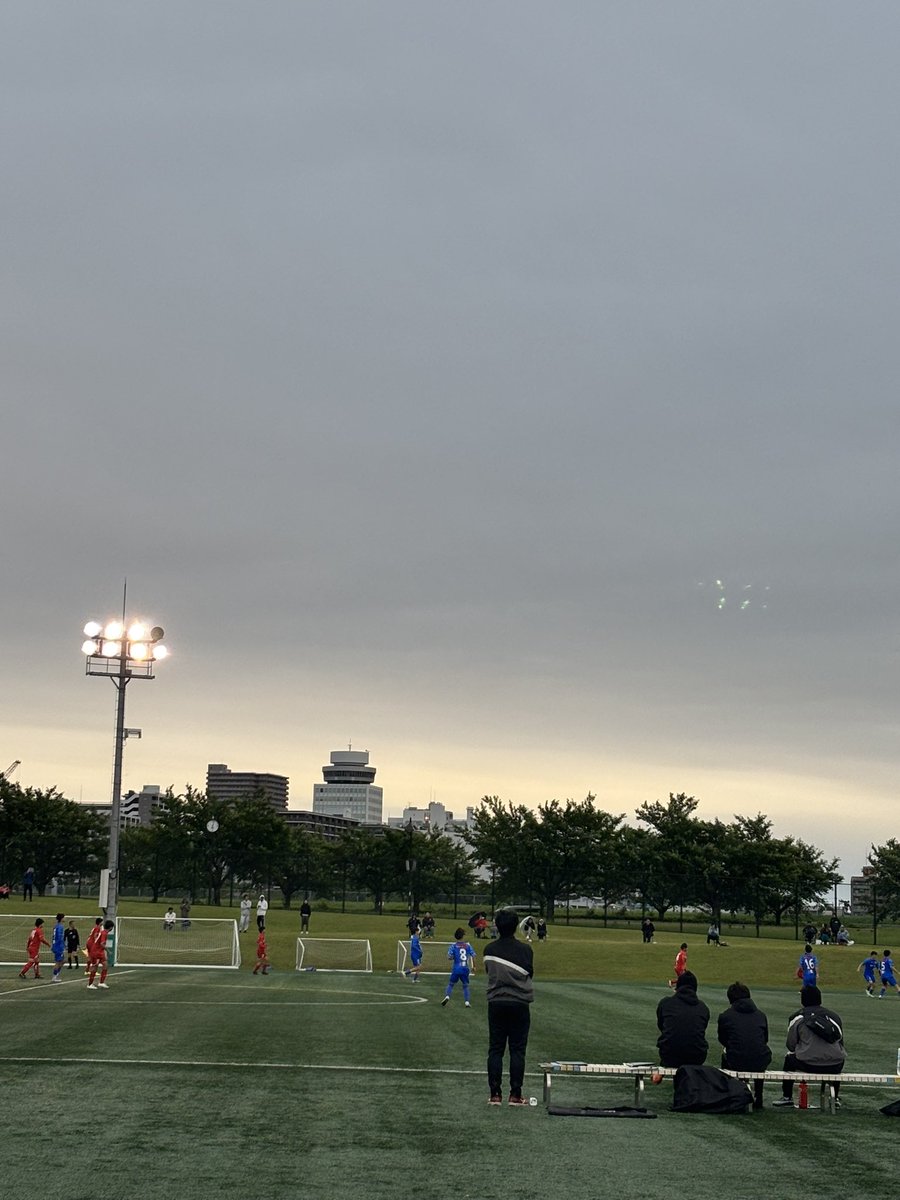 アカデミーU18リバーサイドリーグ
着実に『変化に富む』進化、進行中⚽️
ボールのどこを、足のどこで
いつ、どこでどうやって受ける、奪う
個人の技術、戦術！こだわることでこそ、本当の伸び代になる！！
#南葛SC
#南葛アカデミー