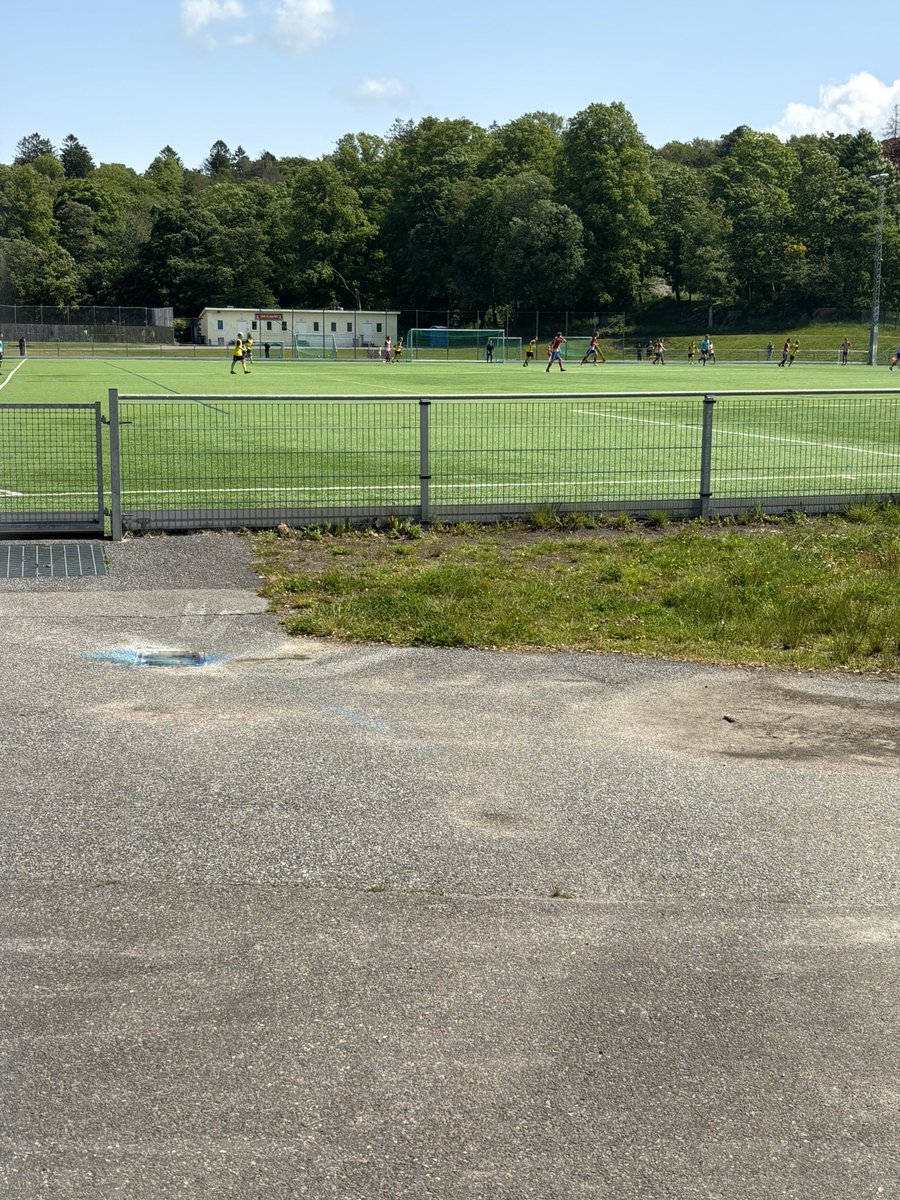 grandmasterC88's tweet photo. Div 4b: GFF-Mölnlycke. Ställning 1-3 just nu. #gbgfotbollen #groundhopping #031fotboll #div4b https://t.co/uBqZyEAf4C