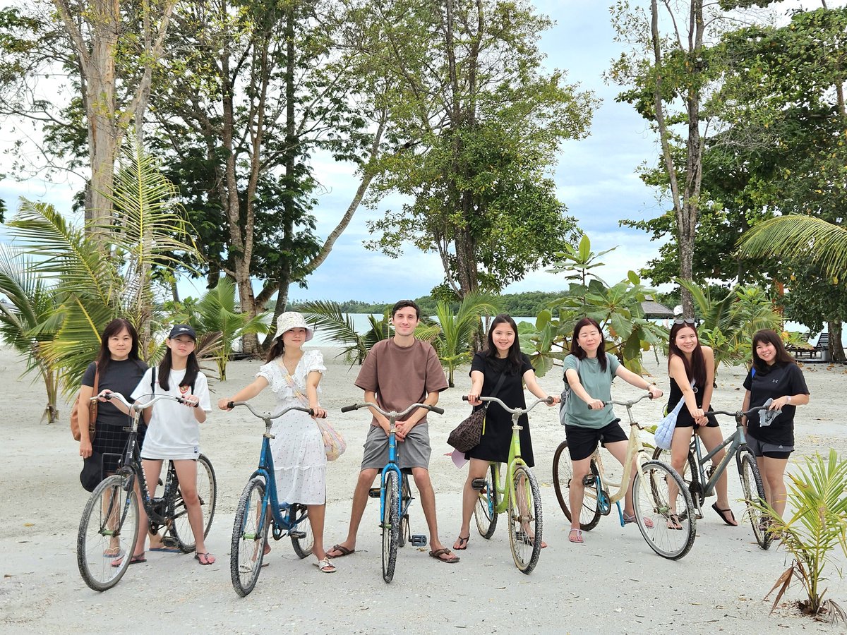 traveloka's tweet photo. Ada Maldives versi lokal.. di Indonesia 🤭
Mimin bakal spill lagi hidden gem buat inspirasi liburanmu nih, namanya ada di akhir tweet ya!

Scroll, SAVE &amp; SHARE! 💌 https://t.co/RwzG2YHWmS