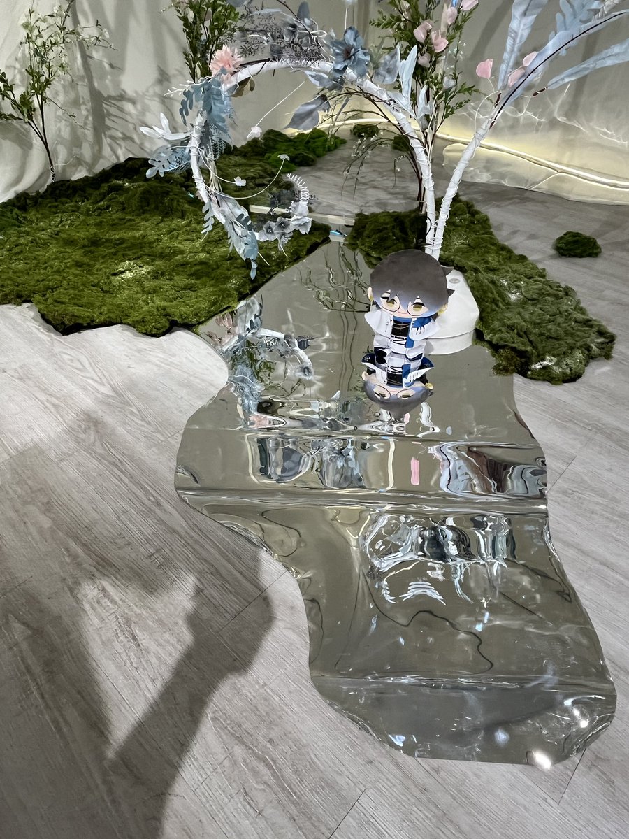 #IkepapE
#IKEDAY2025
我知道你走了，而我不知道我會看攝影展哭出乃～謝謝主辦舉行這場攝影展，很美，寓意深遠。謝謝攝影師講解冬季照片（繪圖？）過程。謝謝每一位攝影師的用心，請原諒我最後戴著口罩（哭完很醜）跟你們買寫真集。
明天最後一天，請大家趕緊去看看這些美麗的作品！