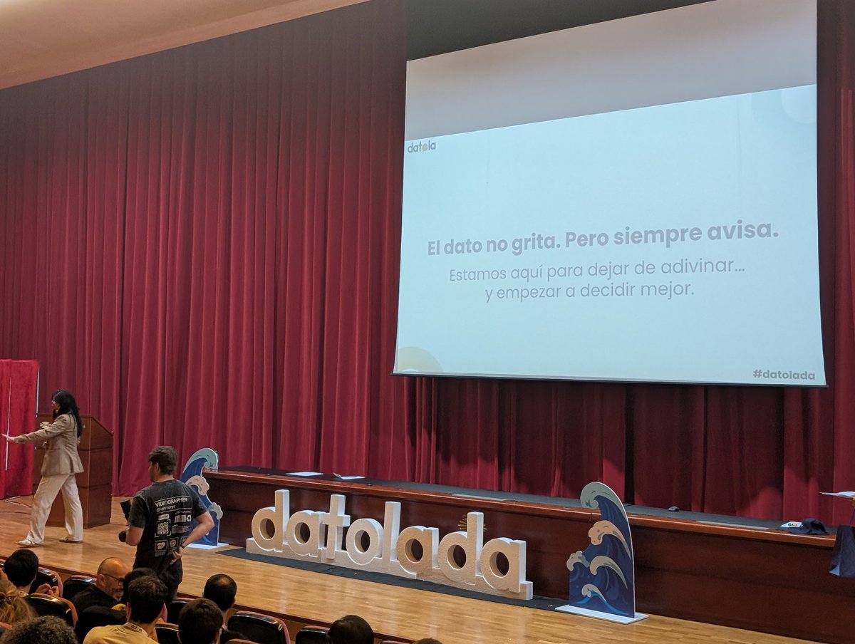 Brais Calvo (@braiscv) on Twitter photo Así de potente termina <a href="/valu_colombo/">Valeria Colombo</a> su charla 👏👏
"El dato no grita, pero siempre avisa."
#Datolada Así de potente termina <a href="/valu_colombo/">Valeria Colombo</a> su charla 👏👏
"El dato no grita, pero siempre avisa."
#Datolada