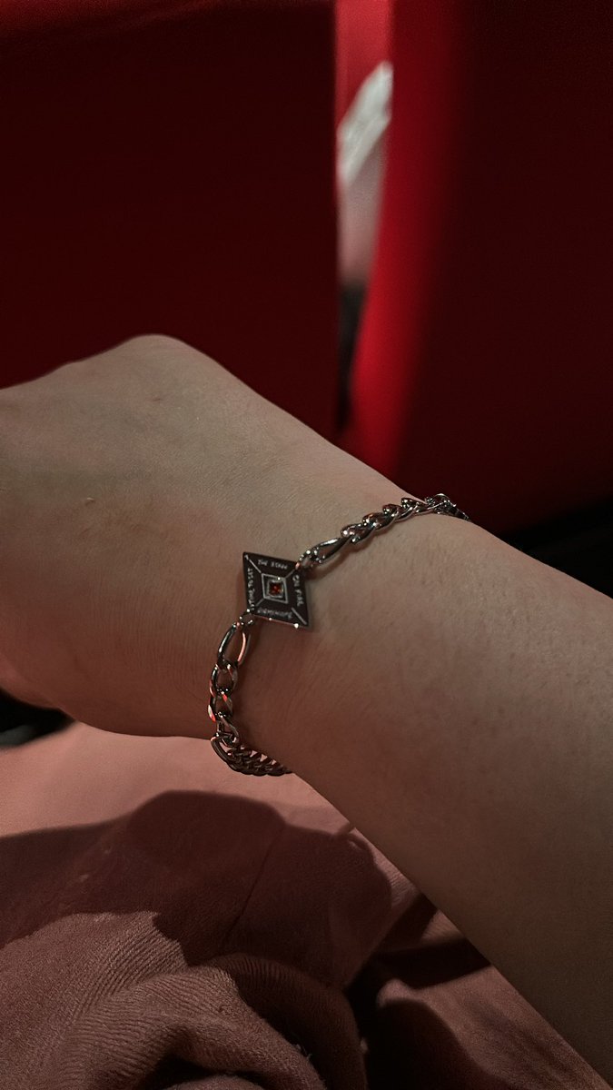 Inauguration du nouveau bracelet <a href="/ByMoonoria/">Moonoria</a> pour le live d’aujourd’hui! ;)