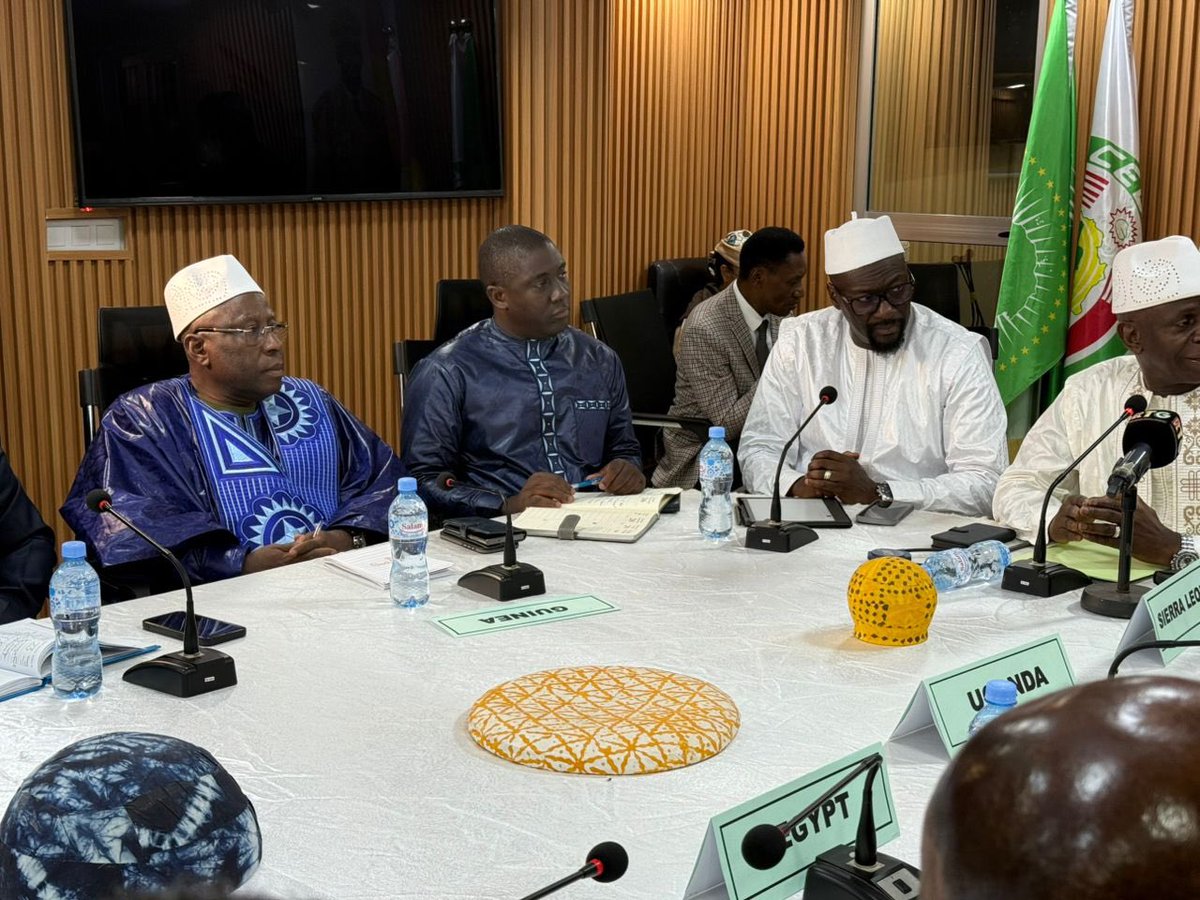AUC_PAPS's tweet photo. From 30 -31 May 2025,  the #AU Peace &amp; Security Council, led by Amb.Harold Saffa, #PSC Chair &amp; Sierra Leone’s Perm. Rep., undertook a field mission to the Republic of Guinea Conakry to express AU solidarity w/ the ppl &amp; engage on the ongoing transition process in the country. 1/5 https://t.co/bZWPDVGTlZ