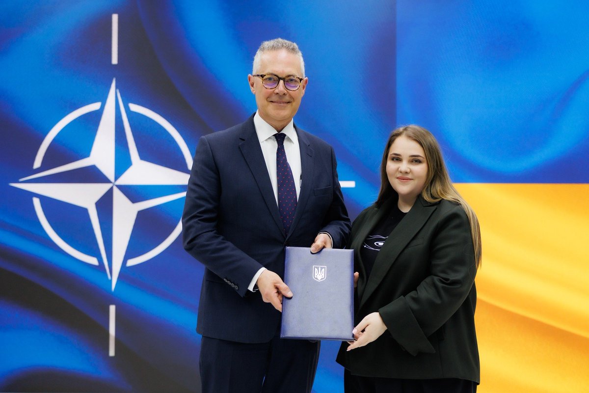 🇺🇦 Ukrainian and NATO aircraft will now coordinate in a unified digital system. Ukraine has signed a license for NATO’s CRC System Interface (CSI) — key software for Link-16 “military Wi-Fi,” enabling real-time coordination between F-16s, Mirage 2000s, and air defense systems