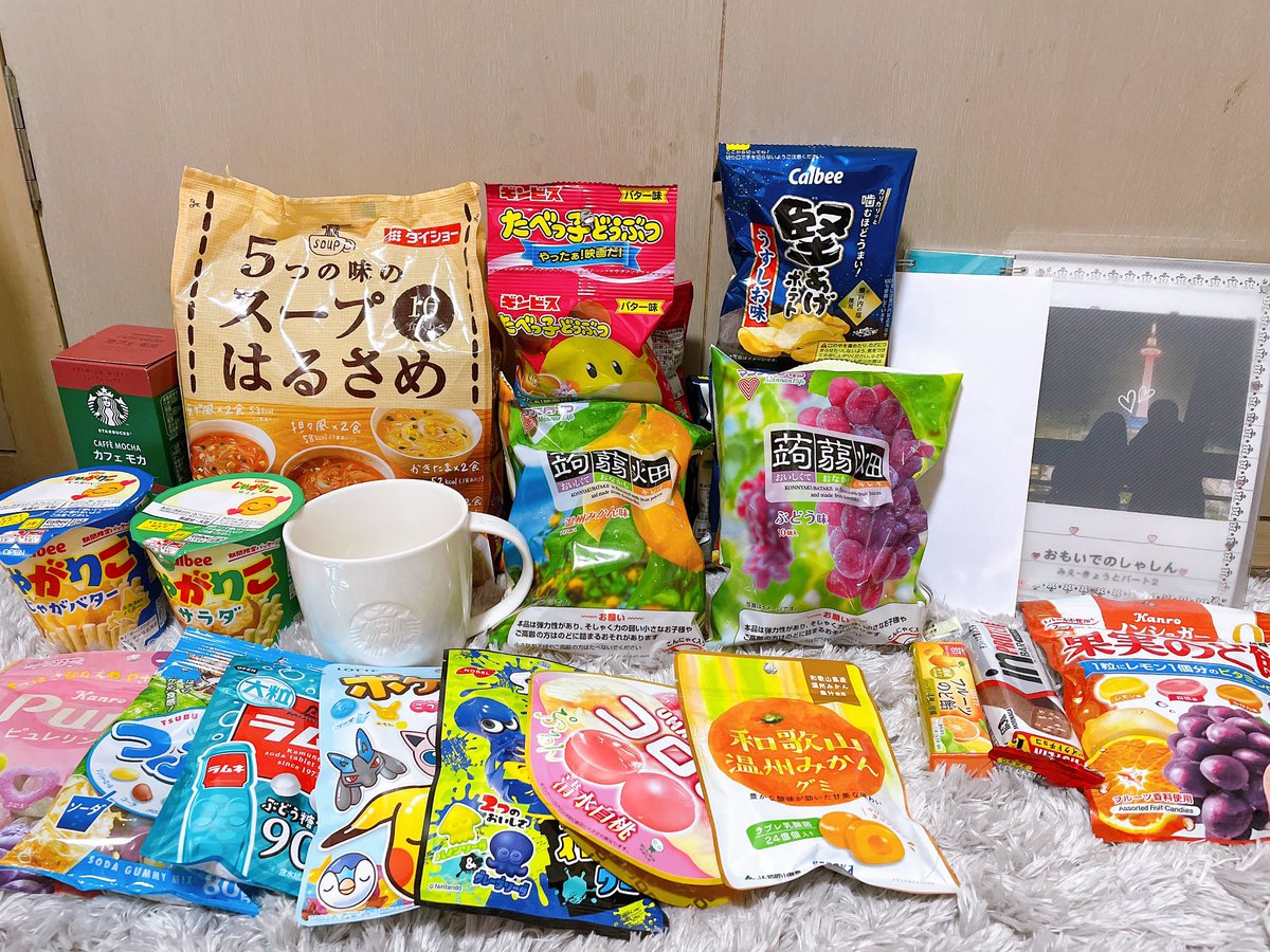 誕生日プレゼントもらった！たくさんのお菓子とかとスタバのマグカップにアルバムと手紙！
初めてアルバム貰ったけどめっちゃ嬉しかった！
ありがと💕
<a href="/Mohu12002/">もふもふ☁️</a>