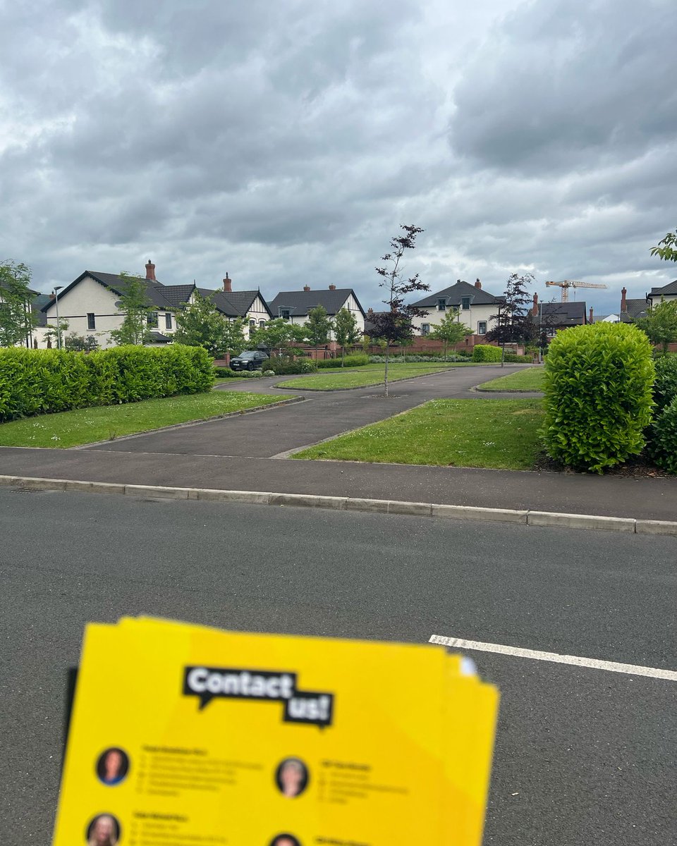 TrBrk's tweet image. Out and about talking to constituents in the Harberton area with @PaulaJaneB and alliance activists. Please get in touch if there is anything we can help you with