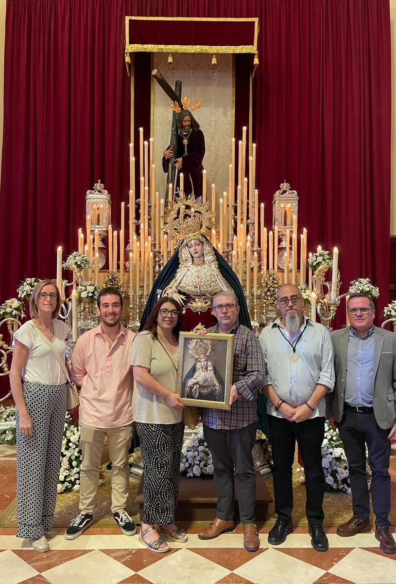 💐 En este día de la Virgen Mediadora hemos impuesto la medalla de la Hermandad a la querida <a href="/BMcruzh/">BM Cruz del Humilladero</a>.

Muchas gracias por vuestra entrega y por vuestros sones tras el manto protector de la Virgen Mediadora.

#SuenaCruzHumilladero
#MayoDeLaMediadora
