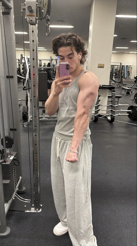 alec (@alecotaki) on Twitter photo 