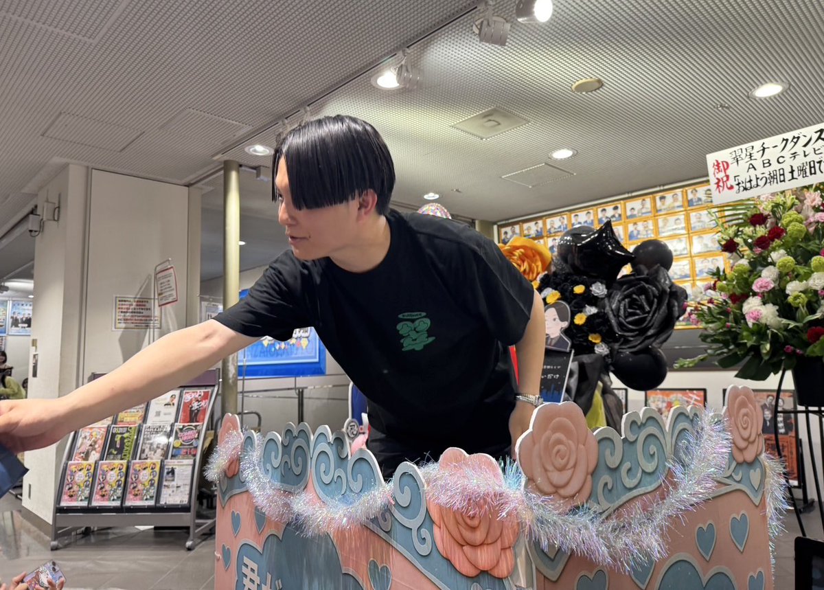 ryoichilaw_k's tweet photo. 恐らく芸人史上初
ゴンドラで移動しながら単独の終演後対応しました。 https://t.co/dJoQMYpanM