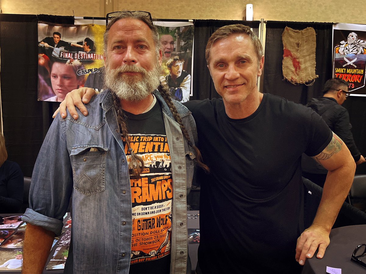 This cool, handsome SOB!!! <a href="/DevonESawa/">devon sawa</a> #MutantFam #ConventionSeason