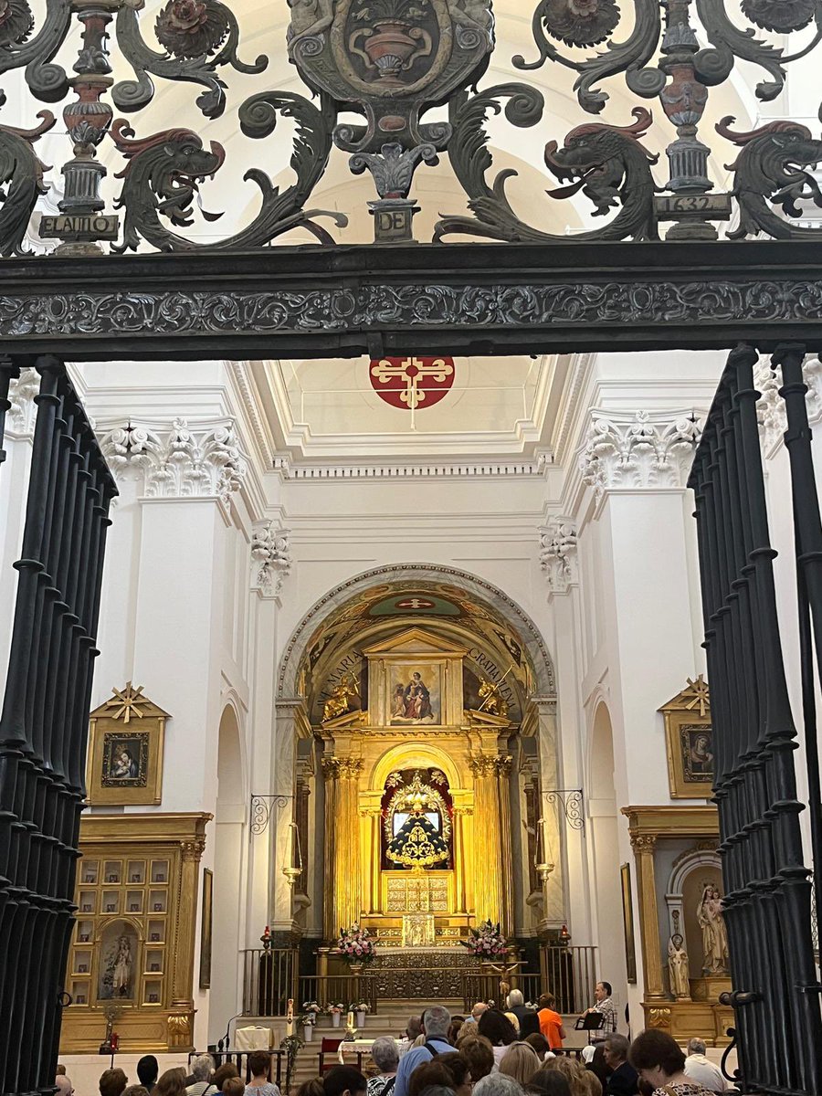 Hoy último sábado del mes de mayo, consagración de los illescanos a nuestra patrona, la Virgen de la Caridad. 
Pidamos a nuestra Madre su protección y démosle gracias por su sí generoso.