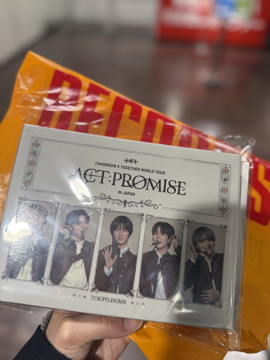 miota416's tweet photo. 買うか悩んでるうちに方々売り切れて大慌てでタワレコに電話かけた昨日。買えて良かったーーー早く観る！！初恋ヒュニンカイに一番近いコンサート https://t.co/BXNCJPYMvT