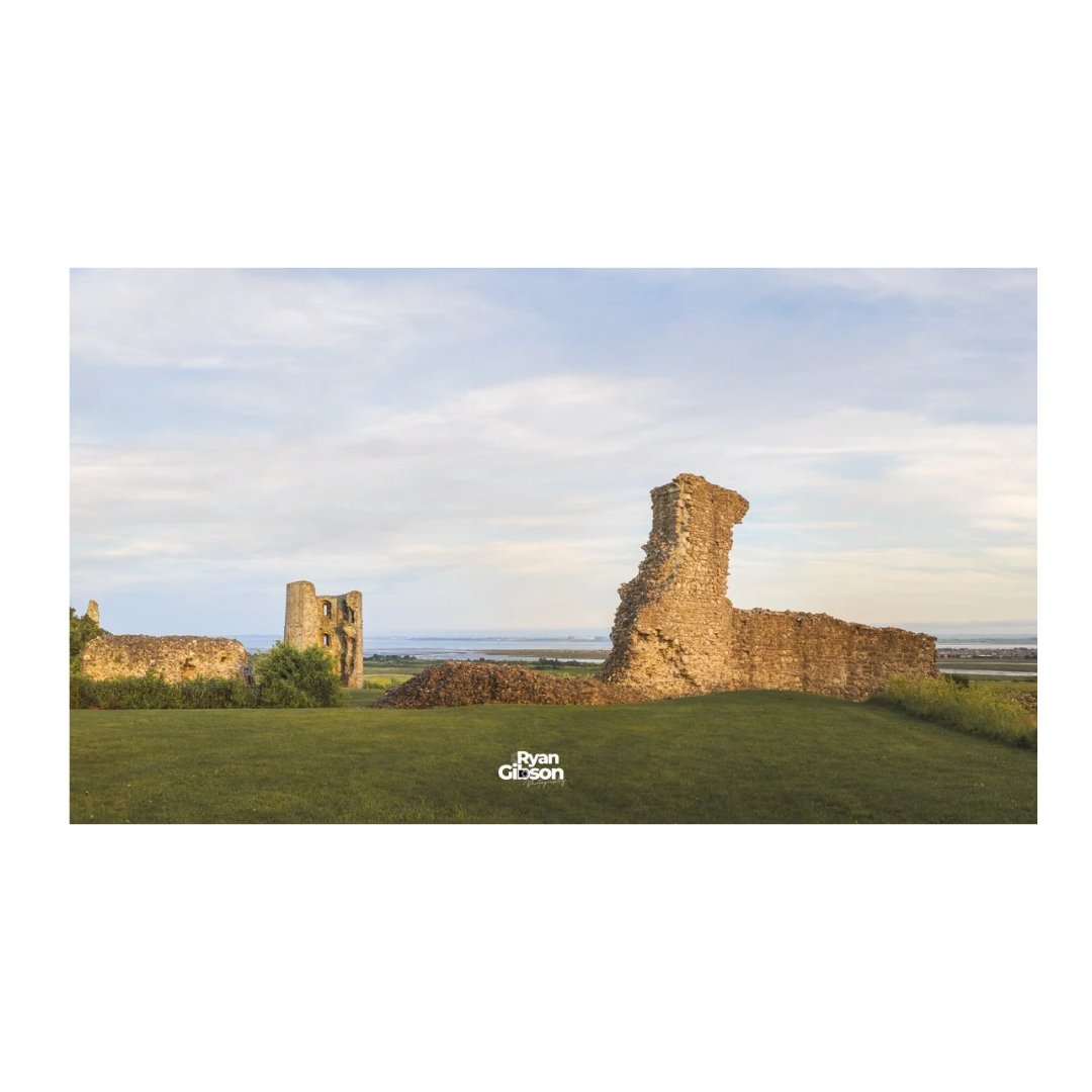 Ryan2gibson's tweet photo. HADLEIGH CASTLE
Not quite the sunset I was hoping for Thursday night, but I still enjoyed snapping away at these fantastic ruins of Hadleigh Castle.
Even managed a decent panoramic shot (4) 👌
#hadleigh #hadleighcastle #Essex #thisisessex #castle https://t.co/IFj3boOitd