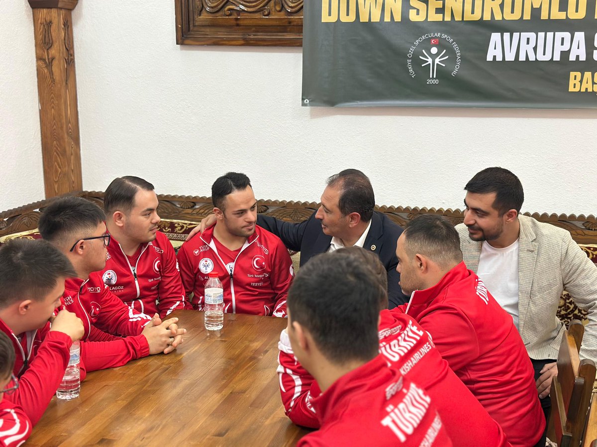 🇹🇷 Ay-yıldızlı yürekler Tokat’ta!

Milletvekilimiz Sayın Cüneyt Aldemir, İl Genel Meclisi Başkanımız Sayın Ali İhsan Gürel, İl Gençlik Kolları Başkanımız Sayın Hasan Baki Çavdar ve Merkez İlçe Başkanımız Sayın Ali Çalışkan ile birlikte, Down Sendromlular Futsal A Millî Takımımızı