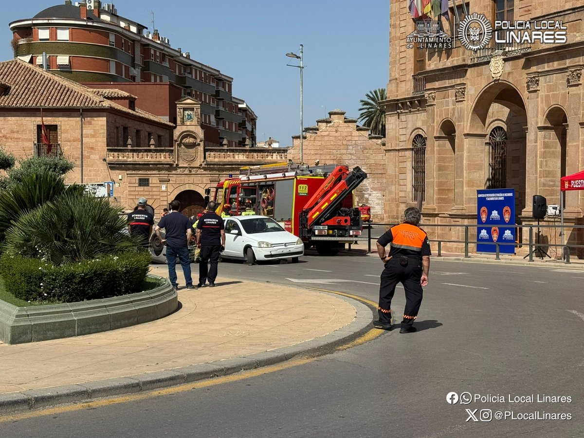 POLICIA LOCAL LINARES (@plocallinares) on Twitter photo CAR CRASH SHOW | Los Agentes de <a href="/plocallinares/">POLICIA LOCAL LINARES</a> gestionan cortes en Plaza del Ayuntamiento por el "Car Crash Show", simulacro de siniestro vial con rescate en altura organizado por <a href="/SPEISLINARES/">bomberoslinares1882</a>,
<a href="/fmapfre/">Fundación MAPFRE</a> y <a href="/APTBBomberos/">APTB</a>. CAR CRASH SHOW | Los Agentes de <a href="/plocallinares/">POLICIA LOCAL LINARES</a> gestionan cortes en Plaza del Ayuntamiento por el "Car Crash Show", simulacro de siniestro vial con rescate en altura organizado por <a href="/SPEISLINARES/">bomberoslinares1882</a>,
<a href="/fmapfre/">Fundación MAPFRE</a> y <a href="/APTBBomberos/">APTB</a>.