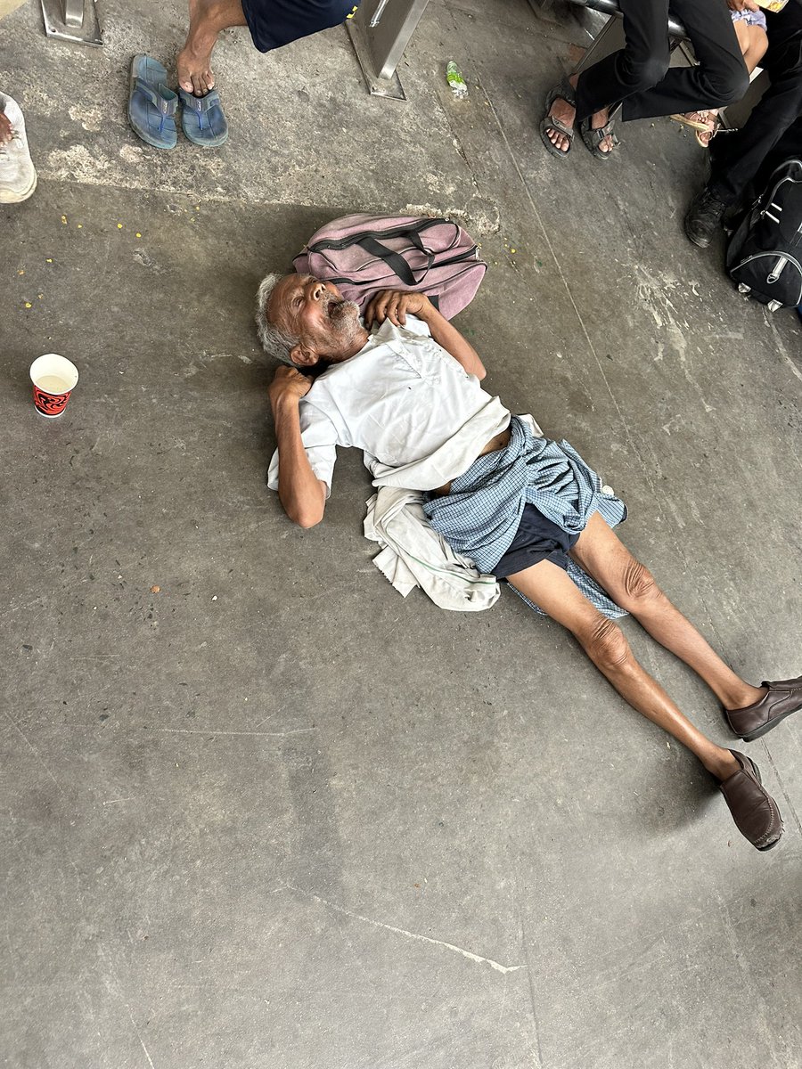 SvSiddharth's tweet photo. Help! I am standing at Hazrat Nizamuddin Railway station, PL -5. He is not drunk. It’s an emergency. Please help. RPF and station support not responding @RailMinIndia @PMOIndia https://t.co/kphi87F0w5