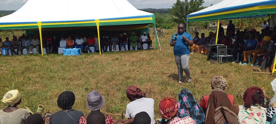 MwogoBugesera's tweet photo. 𝐃𝐞𝐩𝐢𝐭𝐞 𝐍𝐈𝐙𝐄𝐘𝐈𝐌𝐀𝐍𝐀 𝐏𝐢𝐞  yasabye abaturage kwirinda ingengabitekerezo ya Jenoside, kwirinda amakimbirane mu muryango, gukemura amakimbirane mu bwumvikane, Gukoresha neza amahirwe Leta yashyiriyeho abaturage
no gukora bakiteza imbere https://t.co/BeWDv27aeQ