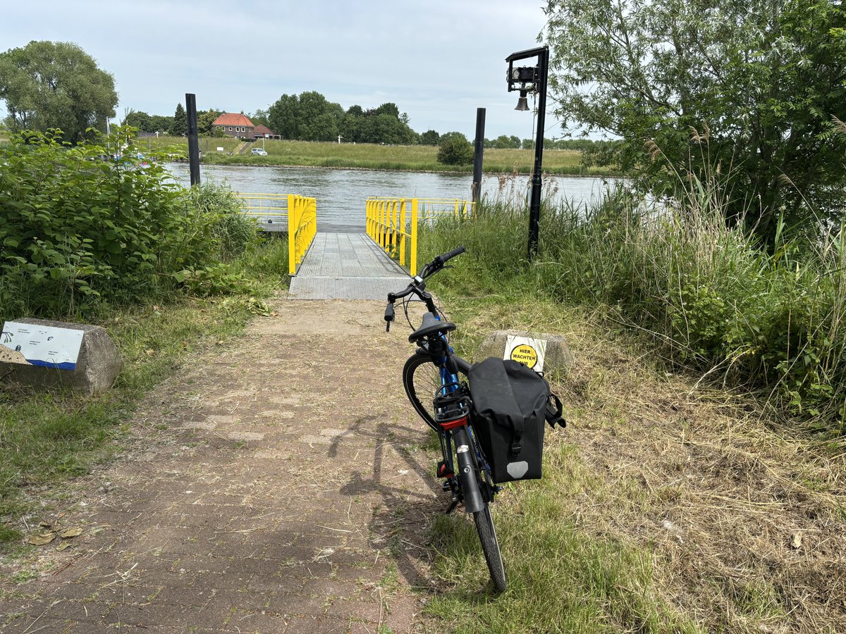 Mpvanderwal's tweet photo. Weer aan de goede kant van de IJssel, pontje bij Zalk gepakt
#Zwolle #Zalk #OnTheMove https://t.co/3jqWmFpWw0