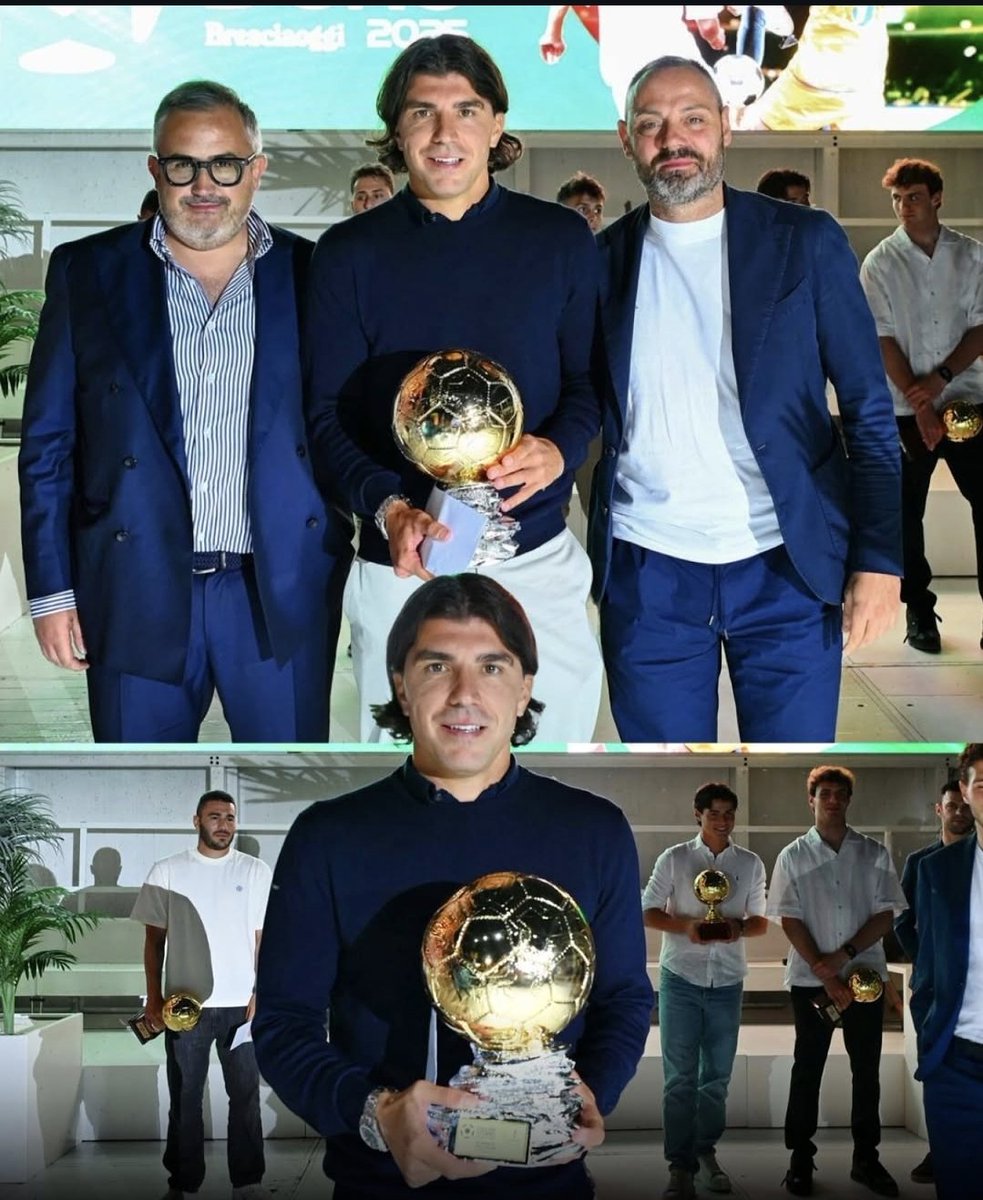 ragionedistato's tweet photo. Alberto Paloschi "Pallone d'Oro 2025 della serie D e Eccellenza per Bresciaoggi" non te lo puoi inventare. https://t.co/q24DUFn5pf