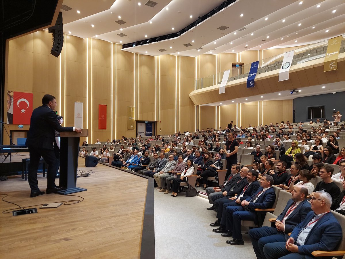 TayfunOzyolcu's tweet photo. İl Milli Eğitim Müdürümüz Doç. Dr. Murat Mücahit YENTÜR’ün teşrifleri ile;
İstanbul’umuzun 39 ilçesinden özel yetenekli öğrencilerimizi Esenyurt’umuzda ağırlamaktan, 
Millî Eğitim Müdürlüğümüzün bu yıl ikincisini düzenlediği 'Bilim ve Sanat Merkezleri Çocuk Kongresi'ne ev sahipliği yapmaktan büyük onur ve mutluluk duyduk. 

@gul_davut @MucahitYentur @CobanogluF @Yusuf__Tekin