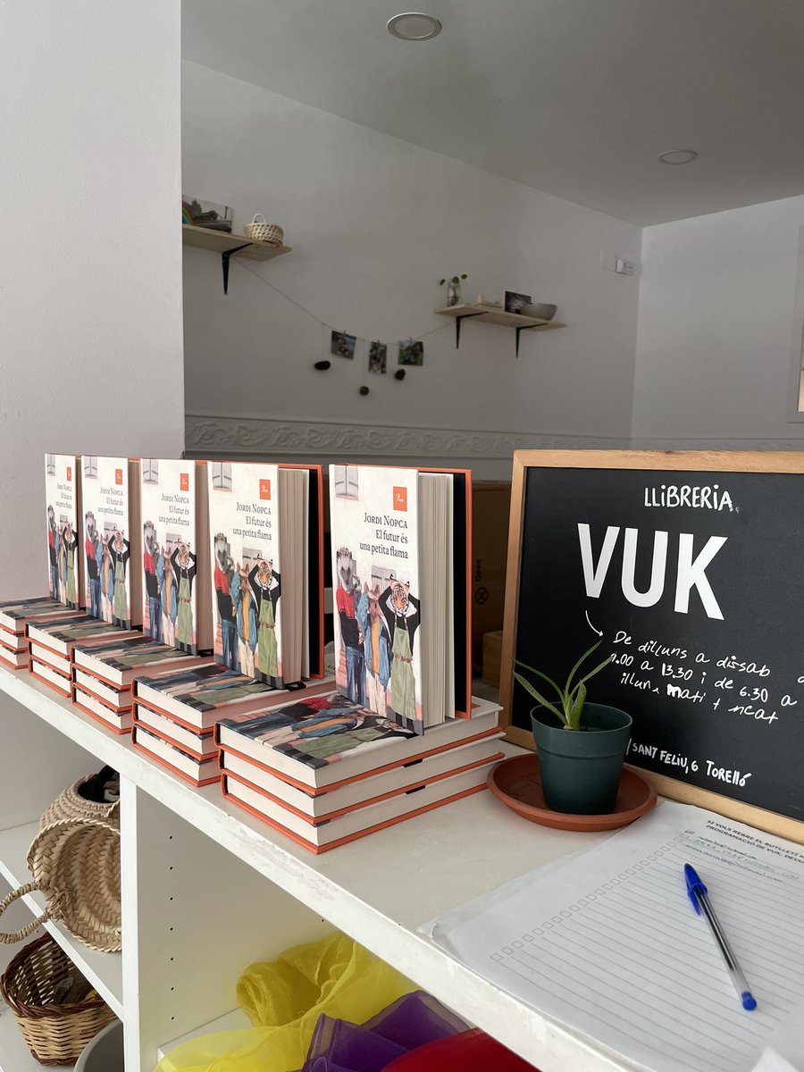 Montse_Ayats (@montseayats) on Twitter photo Molt a favor de l’activitat llibretera de la Meri d #VukLlibres #Torelló. Avui dins el projecte #EnRuta la #LaiaSala i en <a href="/jordinopca/">Jordi Nopca</a> han parlat de #ElFuturÉsUnaPetitaFlama <a href="/Ed_proa/">Edicions Proa</a> entre nadons, pares (homes)… Molt a favor de l’activitat llibretera de la Meri d #VukLlibres #Torelló. Avui dins el projecte #EnRuta la #LaiaSala i en <a href="/jordinopca/">Jordi Nopca</a> han parlat de #ElFuturÉsUnaPetitaFlama <a href="/Ed_proa/">Edicions Proa</a> entre nadons, pares (homes)…