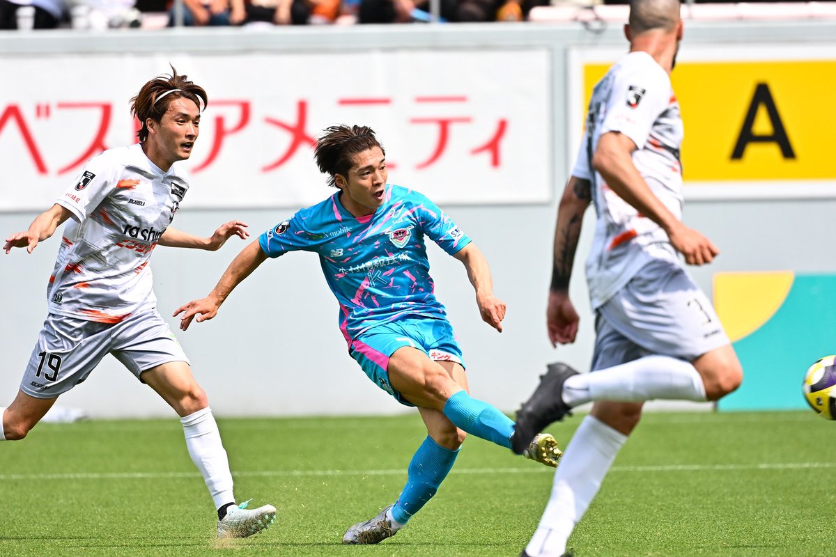 saganofficial17's tweet photo. ＼#愛媛FC 戦📸／

公式HPに写真、コメントを掲載しました💬 

本日も、#駅前不動産スタジアム での応援、#DAZN での応援ありがとうございました。

前半を2点リードで折り返すも、後半に追いつかれ引き分けという非常に悔しい結果に終わりました。
課題をしっかり修正して、次の試合 #天皇杯 2回戦の #愛媛FC 戦に挑みます。
引き続き、応援をよろしくお願いいたします。

➡️https://t.co/YkQQYNLPYP
➡️https://t.co/hGyZuzb4EV

📸#サガン鳥栖公式Photo 販売中📸
オフィシャルカメマラマンが激選した、プレー写真を販売しますので是非、ご覧ください👀
https://t.co/uTLPdX4H6a

#sagantosu
#次節も
#共に戦いましょう
#17の誇りを胸に
#WeareSAGAN