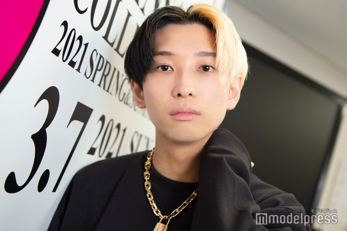 modelpress's tweet photo. YouTuberヒカル、結婚を発表💍
お相手はキャバ嬢社長・進撃のノア

🔻動画・記事詳細はこちら
https://t.co/wYQTBXygGe

#ヒカル #進撃のノア https://t.co/NEXajlggi1
