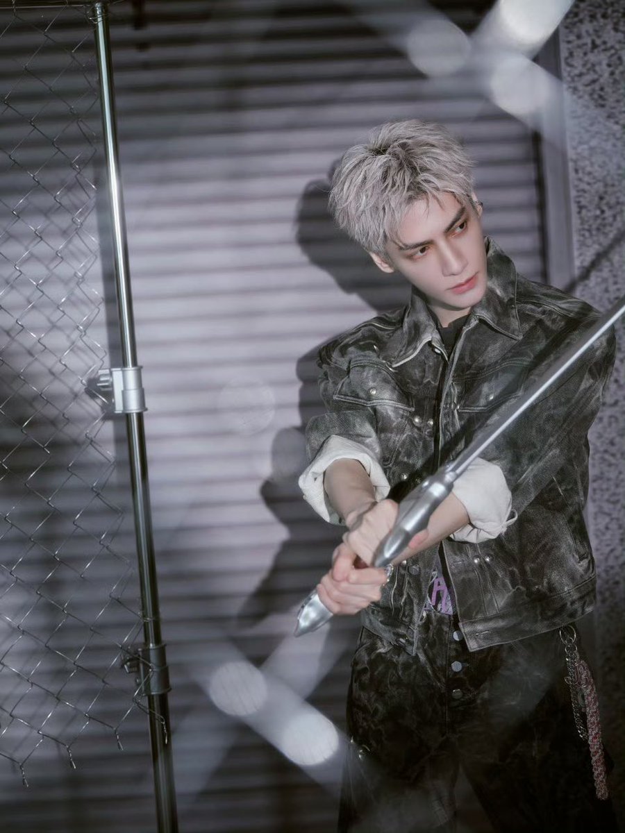 250531 | Luoyunxi Studio Weibo Update 
📸 เซตภาพงานเกม Rongyi Cup S2 

"คมดาบปรากฏอีกครั้ง ปลายนิ้วคือสนามรบ เสียงและแสงคืออาวุธ เส้นทางแห่งเกียรติเริ่มขึ้นแล้ว ศึกทีมเวิร์กระอุ จุดไฟหัวใจนักสู้!"

🔗 weibo.com/6272607759/517…

#หลัวอวิ๋นซี #罗云熙 #Luoyunxi