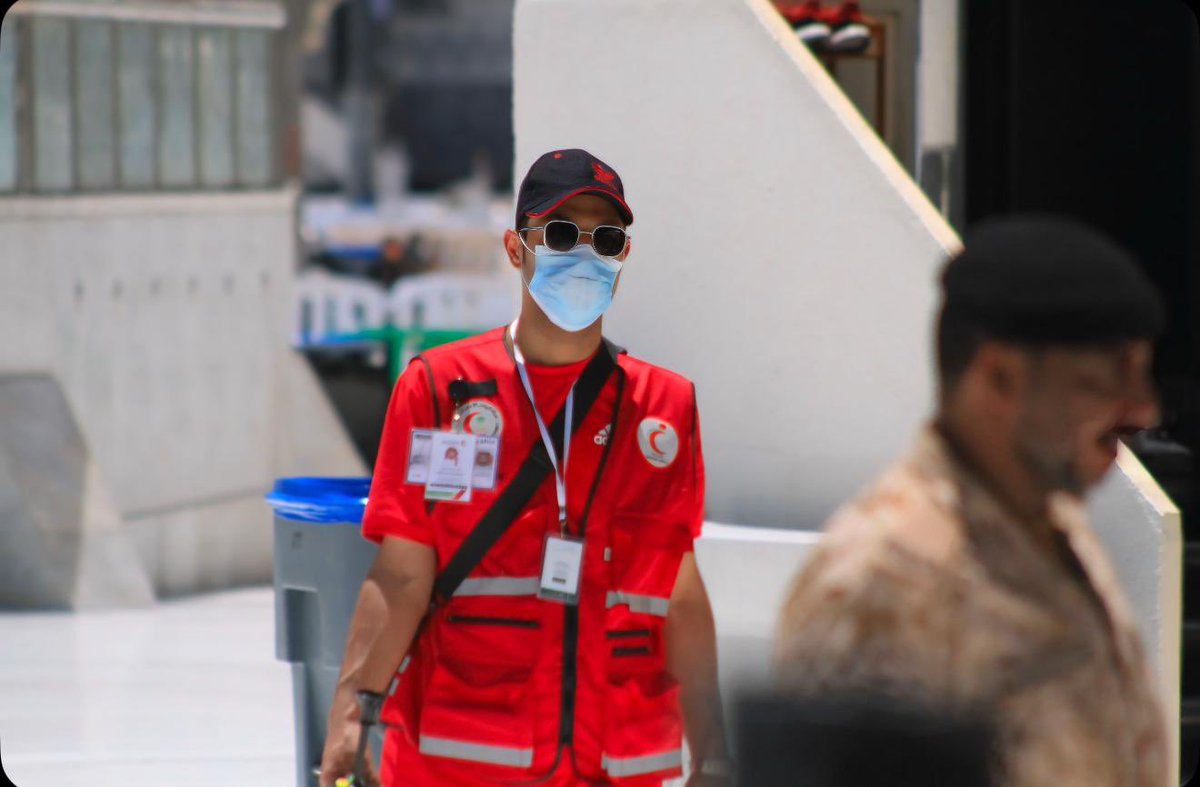 buthaina997's tweet image. من #المنطقة_الشرقية ومن كل مناطق هذا الوطن، جاؤوا المتطوعون بشغف ومحبة لخدمة ضيوف الرحمن.

فخرنا بكم لا يُوصف، بتفانيكم، وابتسامتكم، وقلوبكم التي تنبض بالعطاء.
أنتم الصورة الأجمل لهذا الوطن. 🇸🇦

أسأل الله أن يبارك جهودكم، ويجزيكم خير الجزاء على   ما تقدمونه 
ويوفقكم بهذا  الموسم…