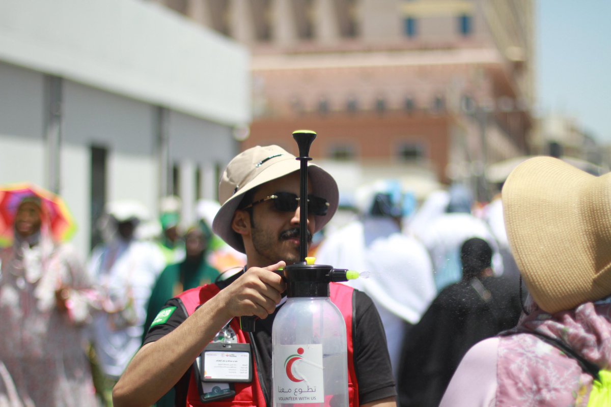 buthaina997's tweet image. من #المنطقة_الشرقية ومن كل مناطق هذا الوطن، جاؤوا المتطوعون بشغف ومحبة لخدمة ضيوف الرحمن.

فخرنا بكم لا يُوصف، بتفانيكم، وابتسامتكم، وقلوبكم التي تنبض بالعطاء.
أنتم الصورة الأجمل لهذا الوطن. 🇸🇦

أسأل الله أن يبارك جهودكم، ويجزيكم خير الجزاء على   ما تقدمونه 
ويوفقكم بهذا  الموسم…