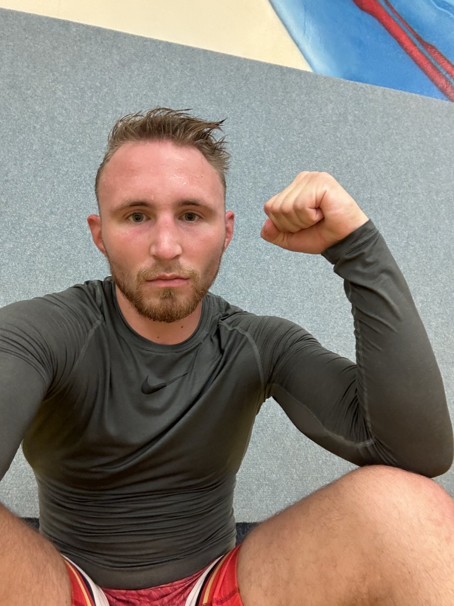 Esto es un recordatorio de que yo soy el rey y tú eres el sirviente.
Deberías servirme todo el fin de semana y no pensar en nada más que en mí.
Soy perfecto, merezco todo.
Soy un verdadero cashmaster hetero.
Si piensas lo mismo, ¡haz RT a este post!