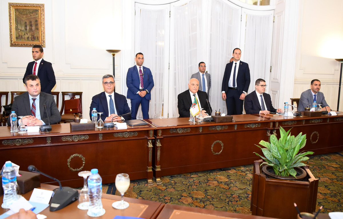 وزارة الشؤون الخارجية| MFA-Algeria (@algeria_mfa) on Twitter photo شارك وزير الدولة، وزير الشؤون الخارجية والجالية الوطنية بالخارج والشؤون الإفريقية، السيّد <a href="/AhmedAttaf_Dz/">أحمد عطاف Ahmed Attaf</a> ، اليوم #بالقاهرة، في الاجتماع الوزاري للآلية الثلاثية لدول الجوار بشأن الأزمة في ليبيا، وذلك بمعية وزير الخارجية والهجرة وشؤون المصريين بالخارج لجمهورية مصر العربية⬇️ شارك وزير الدولة، وزير الشؤون الخارجية والجالية الوطنية بالخارج والشؤون الإفريقية، السيّد <a href="/AhmedAttaf_Dz/">أحمد عطاف Ahmed Attaf</a> ، اليوم #بالقاهرة، في الاجتماع الوزاري للآلية الثلاثية لدول الجوار بشأن الأزمة في ليبيا، وذلك بمعية وزير الخارجية والهجرة وشؤون المصريين بالخارج لجمهورية مصر العربية⬇️