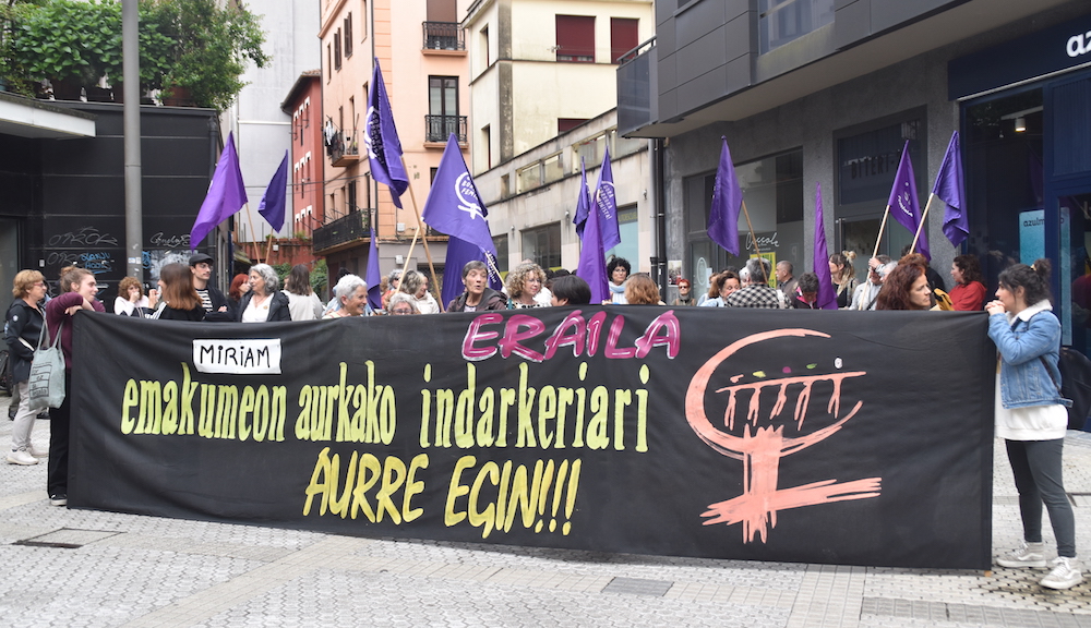 Bihar (igandea), Clara Rangel plazan, Bilboko hilketa matxista salatzeko elkarretaratzea. Udalak gaitzespen adierazpena egin du.

oarsoaldea.hitza.eus/2025/05/31/err…

#Errenteria #Orereta