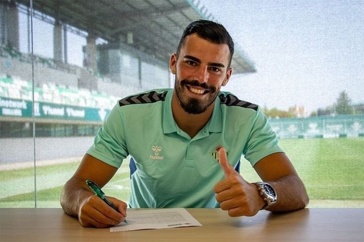 LegaFantasy's tweet photo. 👀 El Leganés se encuentra entre los clubes interesados en la cesión de Guilherme Fernandes, guardameta del Real Betis. El conjunto pepinero sigue explorando opciones para reforzar su portería de cara a la próxima temporada.

ℹ️  @diariosevilla https://t.co/G8wh1oqXpA